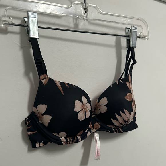 Victoria Secret Wear Everywhere Lightly Lined Bra - Picture 8 of 10